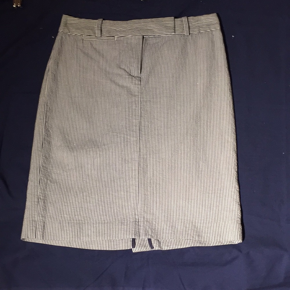 Talbots petite navy and white seersucker skirt Size 0p